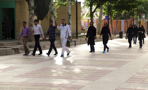 برگزاری همایش پیاده روی به مناسبت هفته سلامت در مرکز فارس 14