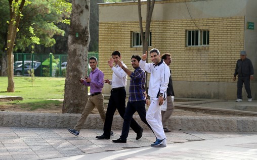 برگزاری همایش پیاده روی به مناسبت هفته سلامت در مرکز فارس 15