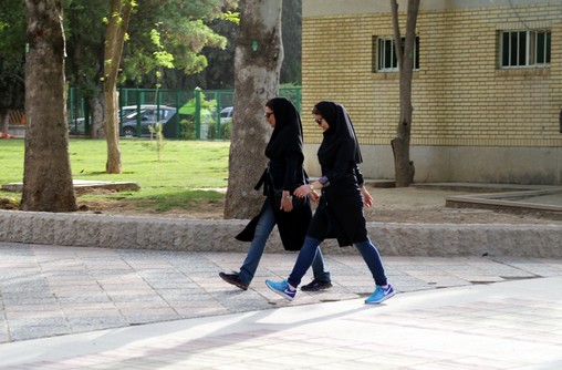برگزاری همایش پیاده روی به مناسبت هفته سلامت در مرکز فارس 16