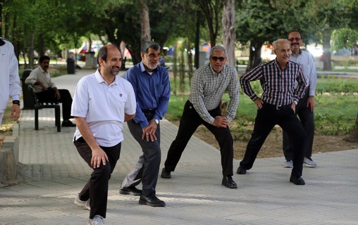 برگزاری همایش پیاده روی به مناسبت هفته سلامت در مرکز فارس 26
