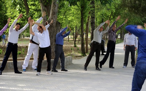 برگزاری همایش پیاده روی به مناسبت هفته سلامت در مرکز فارس 27