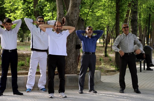 برگزاری همایش پیاده روی به مناسبت هفته سلامت در مرکز فارس 28