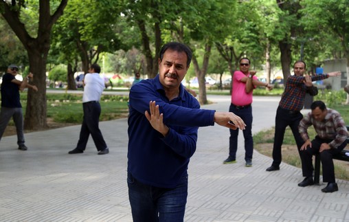 برگزاری همایش پیاده روی به مناسبت هفته سلامت در مرکز فارس 30