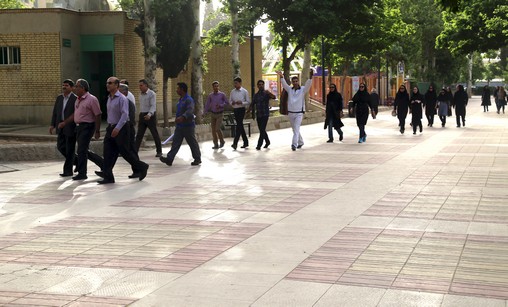 برگزاری همایش پیاده روی به مناسبت هفته سلامت در مرکز فارس 13
