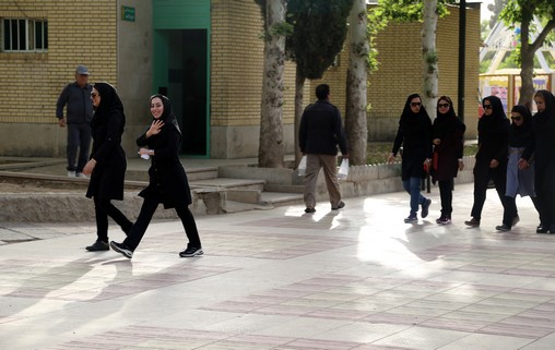 برگزاری همایش پیاده روی به مناسبت هفته سلامت در مرکز فارس 17
