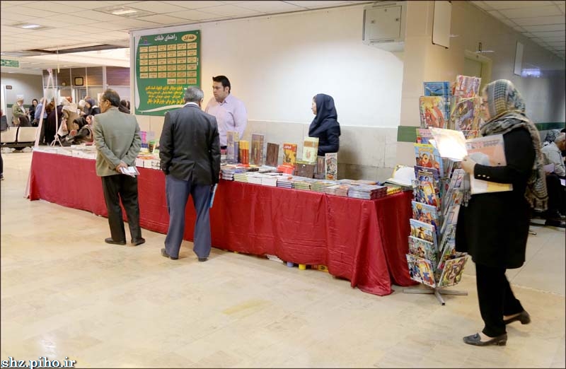به مناسبت هفته کتاب و کتابخوانی/ نمایشگاه کتاب با 40 درصد تخفیف در منطقه فارس گشایش یافت 1