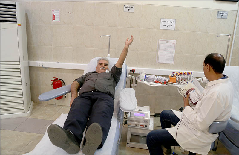 اهدای خون کارمندان بهداشت و درمان صنعت نفت فارس و هرمزگان در هفته دفاع مقدس 2