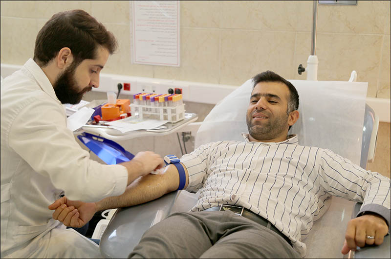 اهدای خون کارمندان بهداشت و درمان صنعت نفت فارس و هرمزگان در هفته دفاع مقدس 4