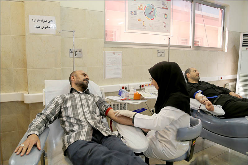 اهدای خون کارمندان بهداشت و درمان صنعت نفت فارس و هرمزگان در هفته دفاع مقدس 7