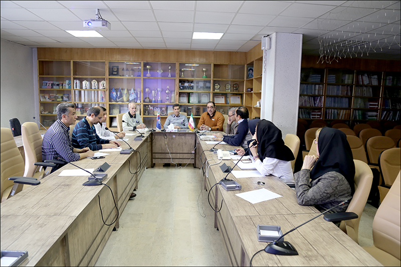 برگزاری چهارمین نشست کمیته بحران در مرکز فارس / دکتر مرادیان مدیریت بحران را به اعضا و مدیران آموزش داد 18