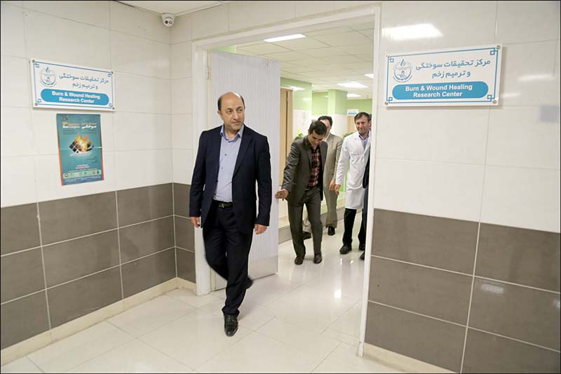 گزارش تصویری/ بازدید مدیرعامل بهداشت و درمان صنعت از مرکز آموزشی درمانی سوانح سوختگی و ترمیمی حضرت امیرالمومنین(ع) و مرکز درمانی آموزشی، پژوهشی و درمانی ابوعلی سینا 10