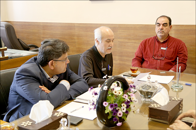 نارضایتی مراجعان و بیماران خط قرمز مدیریت مجموعه است 4