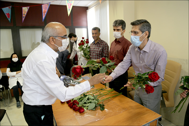 گزارش تصوصری گرامیداشت روز کارگر درمانگاه امام علی 2