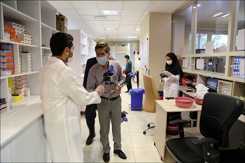 گزارش تصوصری گرامیداشت روز کارگر درمانگاه امام علی 35