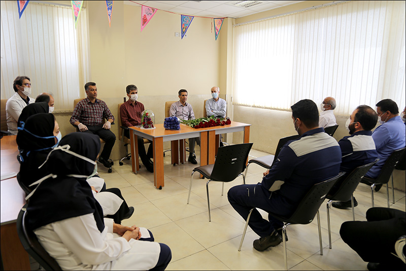 گزارش تصوصری گرامیداشت روز کارگر درمانگاه امام علی 42