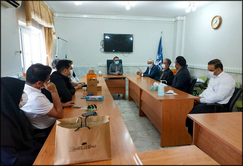 عکس تجلیل مدیران مناطق از پزشکان هرمزگان 1