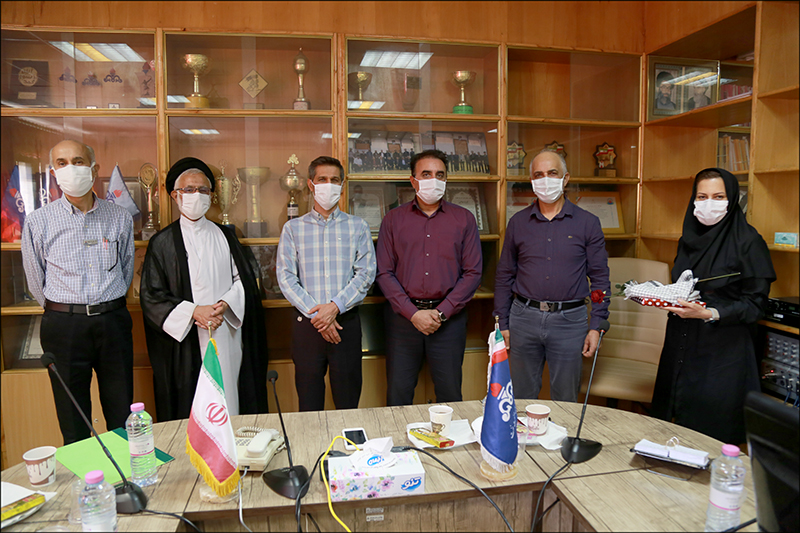 از یادگاران شهدای هشت سال دفاع مقدس در بهداشت و درمان صنعت نفت فارس و هرمزگان تجلیل شد 22