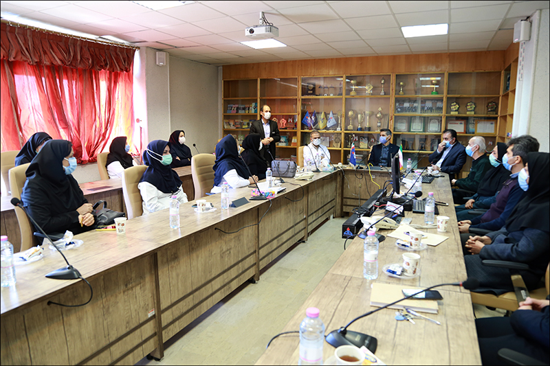 نشست صمیمی رییس بهداشت و درمان صنعت نفت فارس و هرمزگان و بانوان شاغل در این مرکز برگزار شد