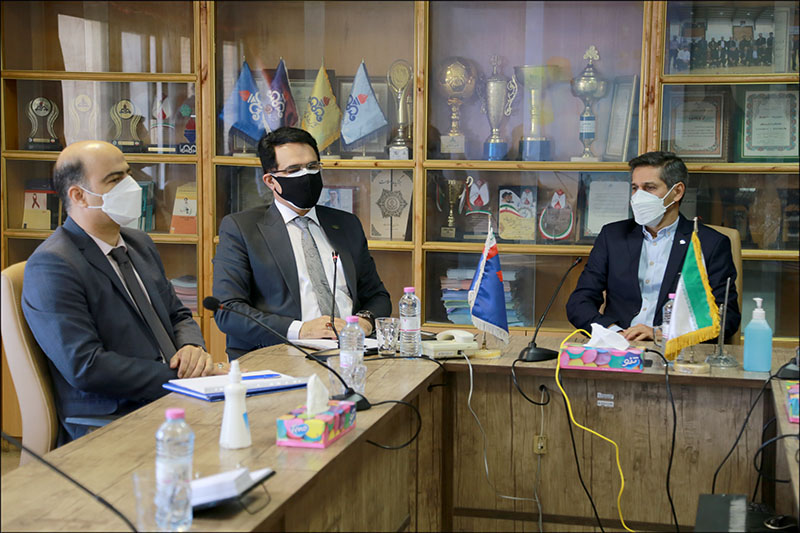 انجام ممیزی مراقبتی خارجی سیستم مدیریت HSE در بهداشت و درمان صنعت نفت منطقه فارس 11