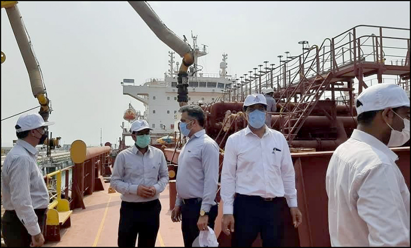 بازدید معاونت بهداشتی درمانی و تیم HSE منطقه  هرمزگان از اسکله نفت شهید رجایی 4