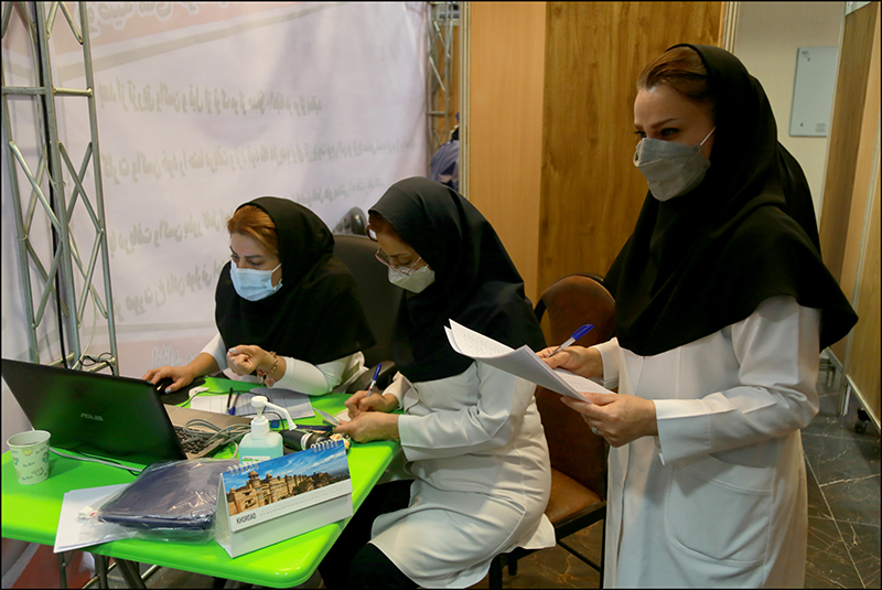 انجام واکسیناسیون کووید 19 در بهداشت و درمان صنعت نفت فارس و هرمزگان 1 2