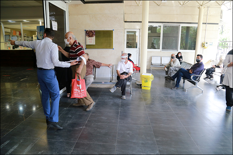 انجام واکسیناسیون کووید 19 در بهداشت و درمان صنعت نفت فارس و هرمزگان 1 9