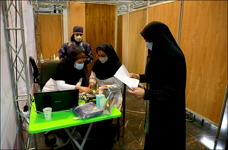 انجام واکسیناسیون کووید 19 در بهداشت و درمان صنعت نفت فارس و هرمزگان 1 12