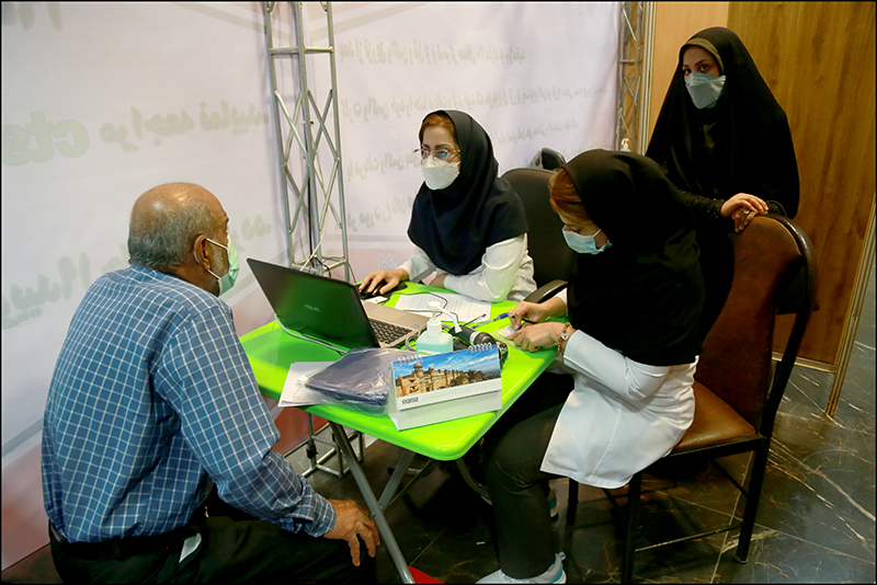 انجام واکسیناسیون کووید 19 در بهداشت و درمان صنعت نفت فارس و هرمزگان 1 14
