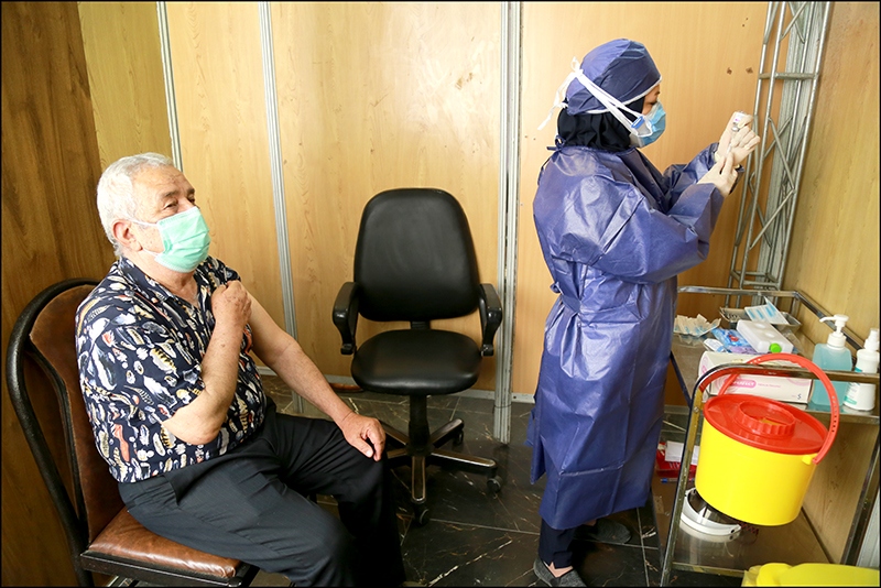 انجام واکسیناسیون کووید 19 در بهداشت و درمان صنعت نفت فارس و هرمزگان 1 24