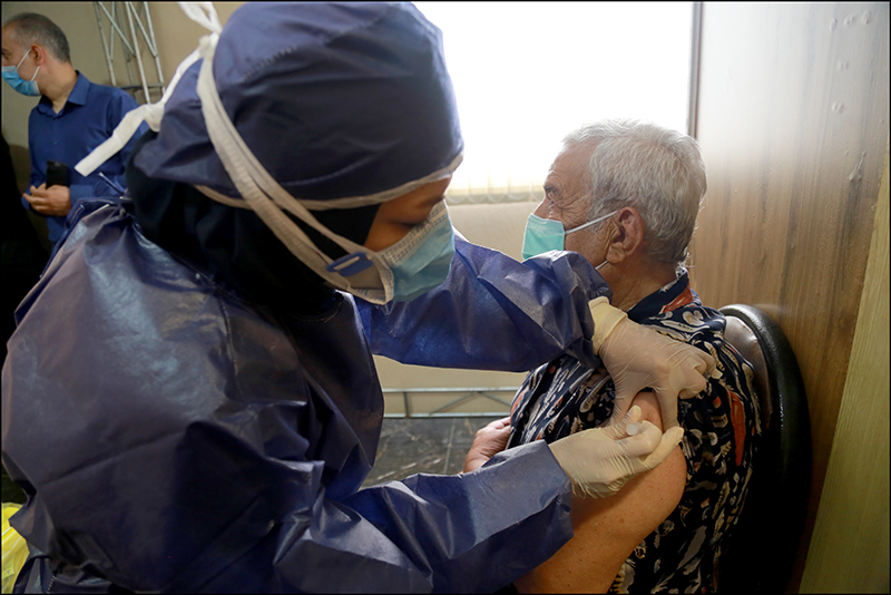 انجام واکسیناسیون کووید 19 در بهداشت و درمان صنعت نفت فارس و هرمزگان 1 25