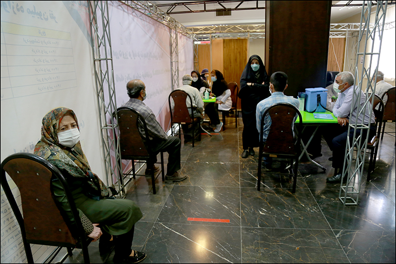 انجام واکسیناسیون کووید 19 در بهداشت و درمان صنعت نفت فارس و هرمزگان 1 32