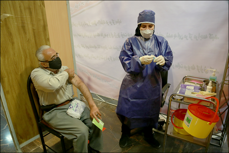 انجام واکسیناسیون کووید 19 در بهداشت و درمان صنعت نفت فارس و هرمزگان 1 35