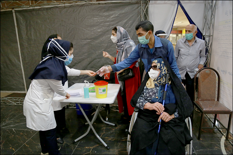 انجام واکسیناسیون کووید 19 در بهداشت و درمان صنعت نفت فارس و هرمزگان 1 37