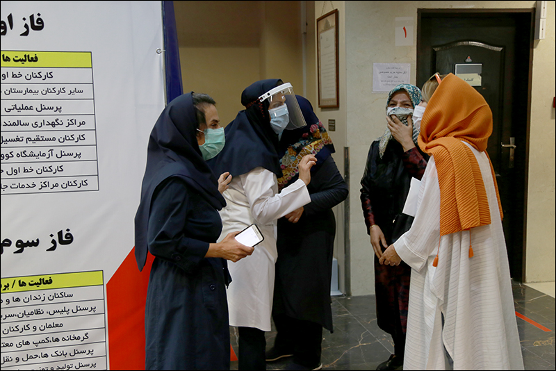 انجام واکسیناسیون کووید 19 در بهداشت و درمان صنعت نفت فارس و هرمزگان 1 40