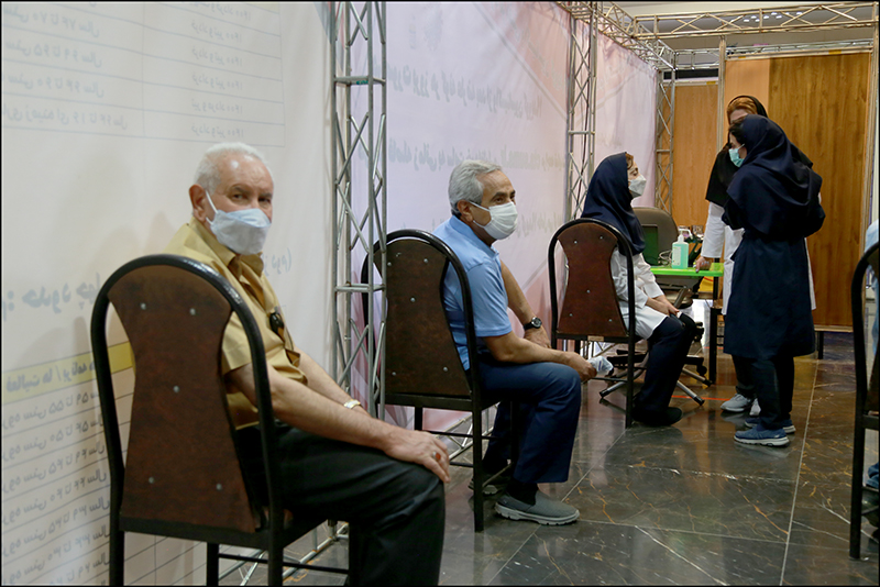 انجام واکسیناسیون کووید 19 در بهداشت و درمان صنعت نفت فارس و هرمزگان 1 42