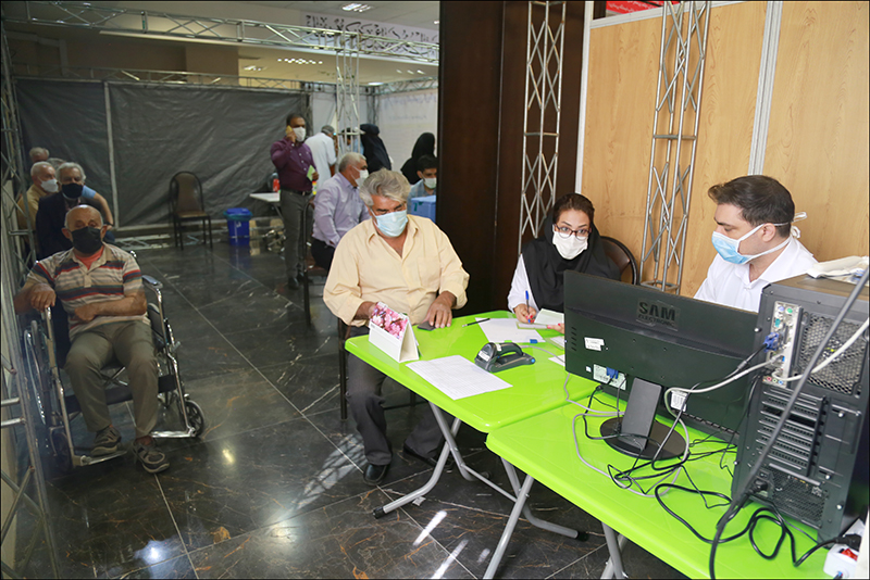 انجام واکسیناسیون کووید 19 در بهداشت و درمان صنعت نفت فارس و هرمزگان 1 44