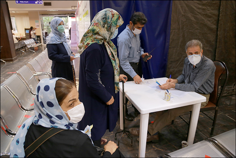 انجام واکسیناسیون کووید 19 در بهداشت و درمان صنعت نفت فارس و هرمزگان 1 49