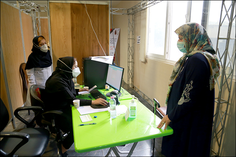 انجام واکسیناسیون کووید 19 در بهداشت و درمان صنعت نفت فارس و هرمزگان 1 50