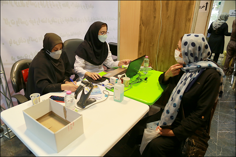 انجام واکسیناسیون کووید 19 در بهداشت و درمان صنعت نفت فارس و هرمزگان 1 54