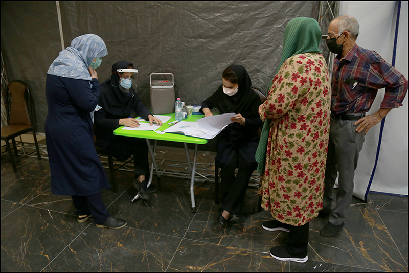 انجام واکسیناسیون کووید 19 در بهداشت و درمان صنعت نفت فارس و هرمزگان 1 55