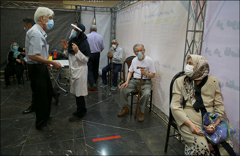 انجام واکسیناسیون کووید 19 در بهداشت و درمان صنعت نفت فارس و هرمزگان 1 56