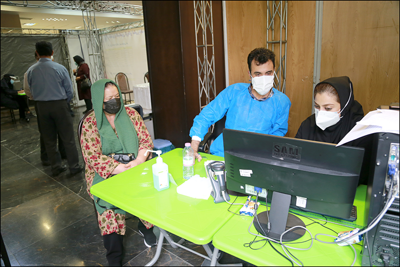 انجام واکسیناسیون کووید 19 در بهداشت و درمان صنعت نفت فارس و هرمزگان 1 57