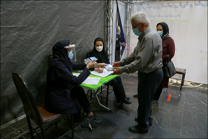 انجام واکسیناسیون کووید 19 در بهداشت و درمان صنعت نفت فارس و هرمزگان 1 58