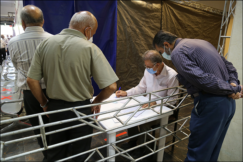 انجام واکسیناسیون کووید 19 در بهداشت و درمان صنعت نفت فارس و هرمزگان 1 60