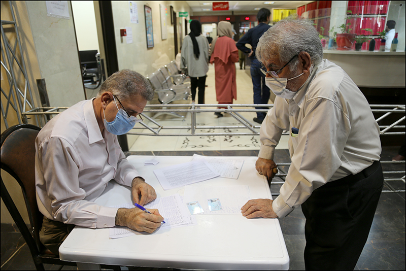 انجام واکسیناسیون کووید 19 در بهداشت و درمان صنعت نفت فارس و هرمزگان 1 65