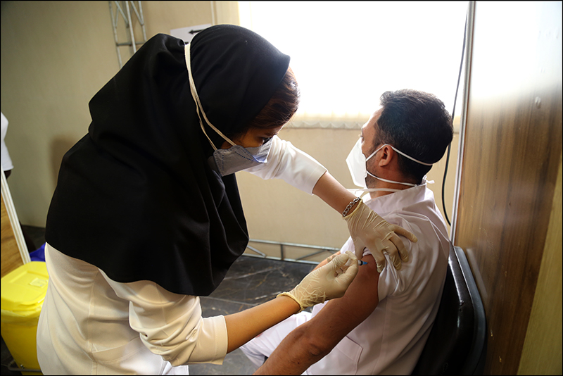 انجام واکسیناسیون کووید 19 در بهداشت و درمان صنعت نفت فارس و هرمزگان 1 73