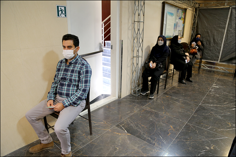 انجام واکسیناسیون کووید 19 در بهداشت و درمان صنعت نفت فارس و هرمزگان 1 75