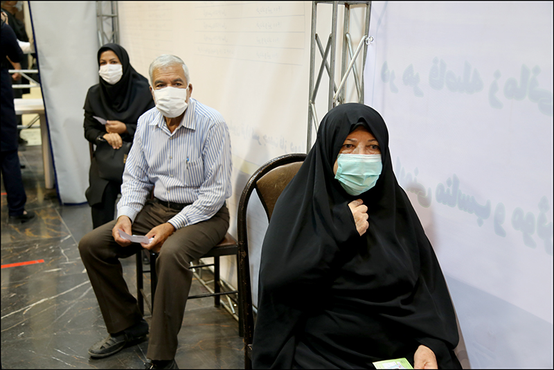 انجام واکسیناسیون کووید 19 در بهداشت و درمان صنعت نفت فارس و هرمزگان 1 77