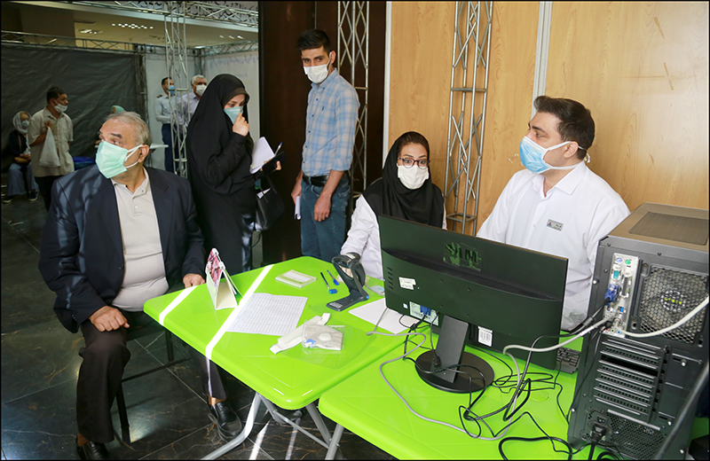 انجام واکسیناسیون کووید 19 در بهداشت و درمان صنعت نفت فارس و هرمزگان 1 78