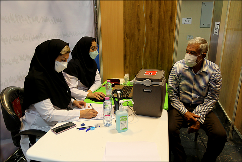 انجام واکسیناسیون کووید 19 در بهداشت و درمان صنعت نفت فارس و هرمزگان 1 82